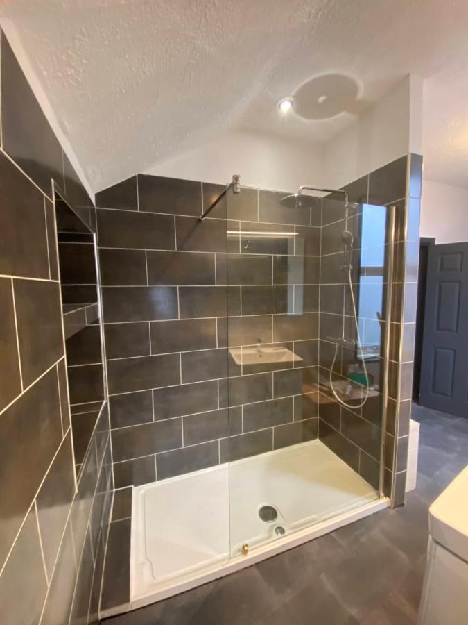 Gorgeous Town Center 3 Bedroom Self Contained Apartment For 1-5 People Harrogate Kültér fotó
