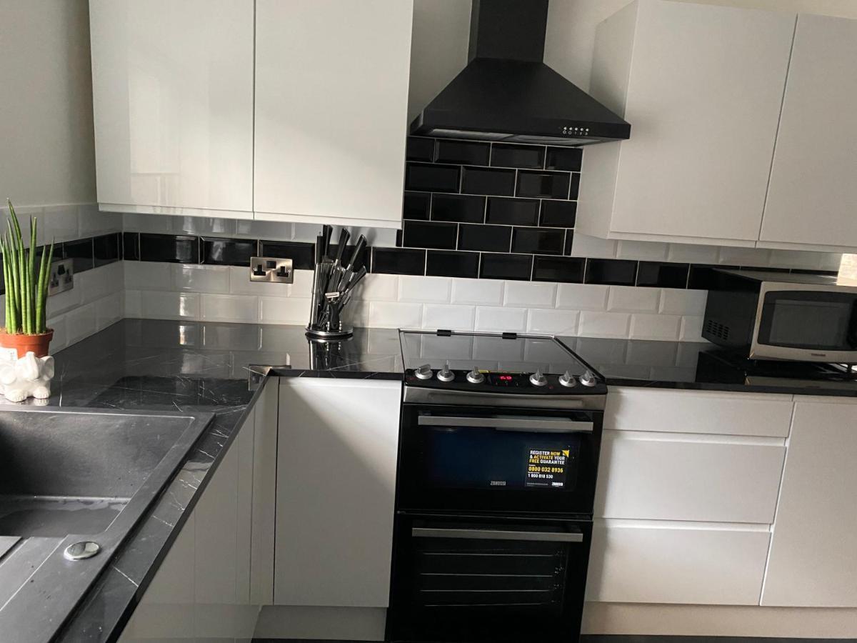 Gorgeous Town Center 3 Bedroom Self Contained Apartment For 1-5 People Harrogate Kültér fotó